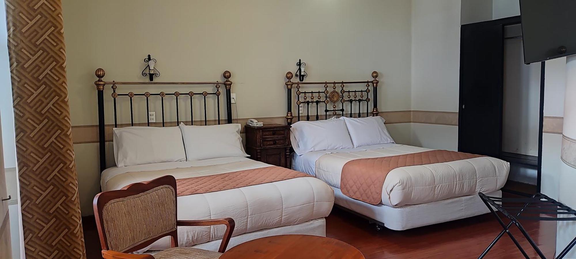 Colonial 4*