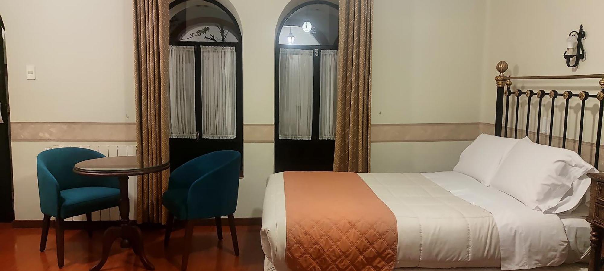 Colonial 4*