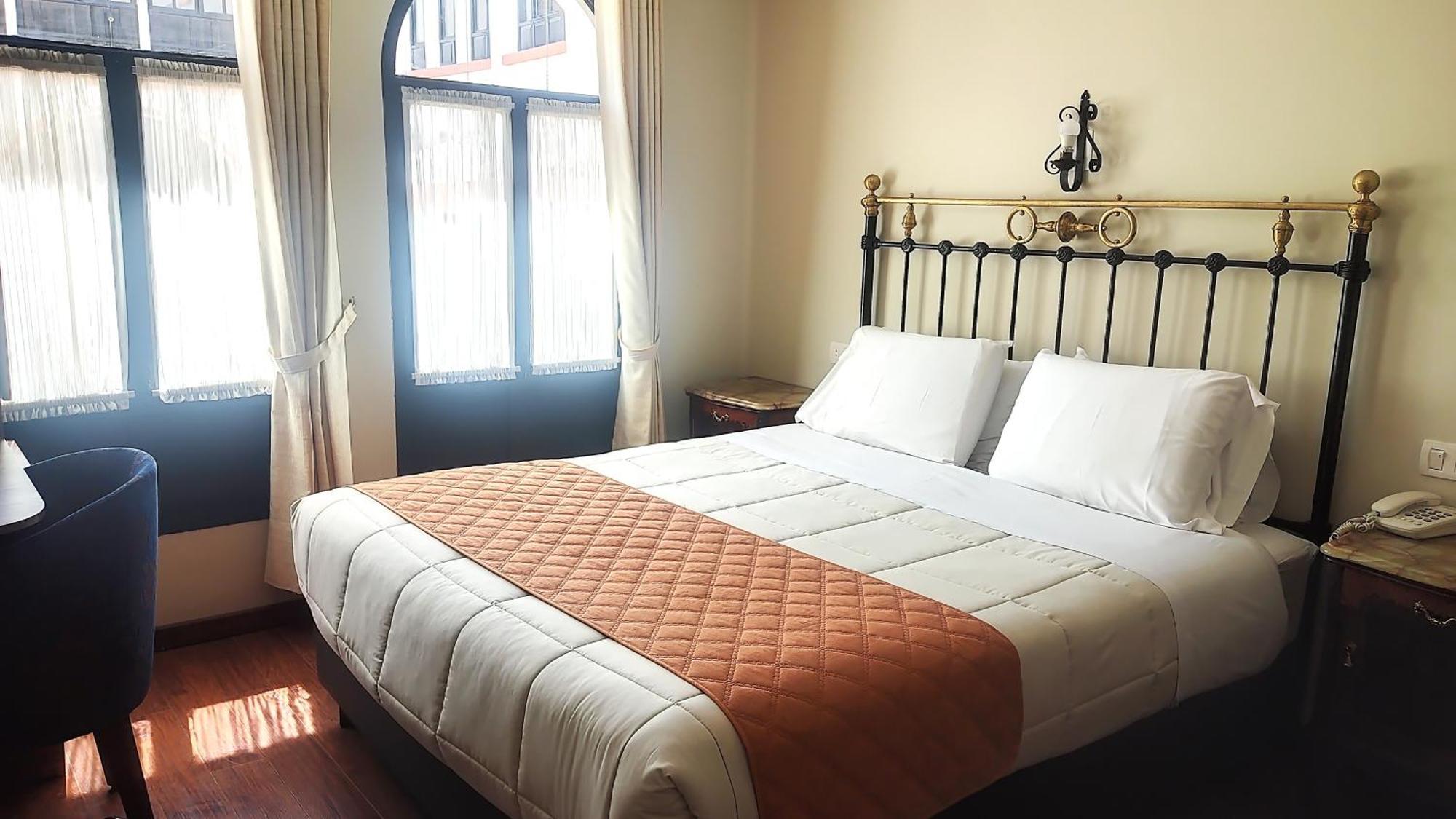 Colonial 4*