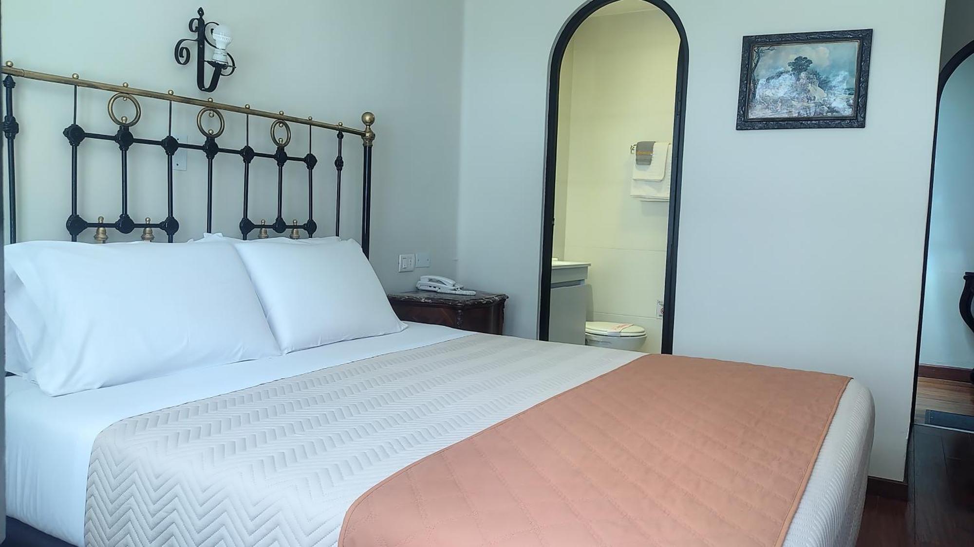 Colonial Guest house 4*